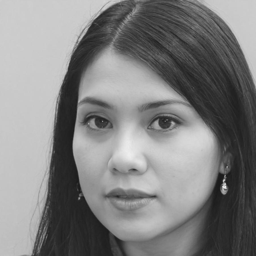 Retrato profesional de instructora financiera