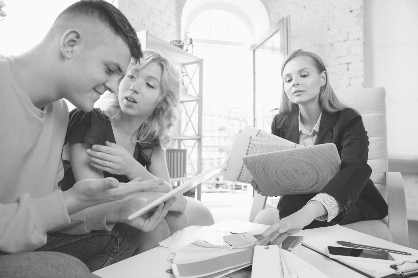 Análisis de informes financieros con documentación real del mercado español